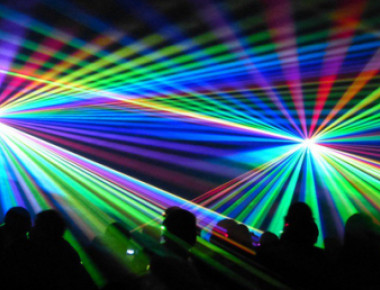 ΕΛΑΣ: Είναι νόμιμη η απαγόρευση εισόδου στα κέντρα διασκέδασης;